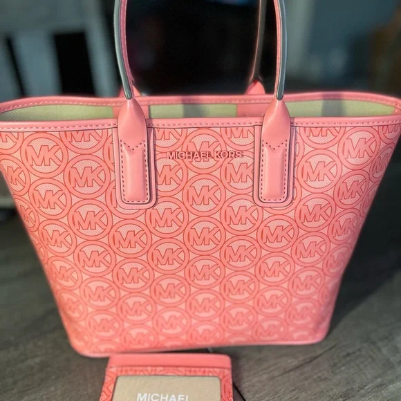 Authentic Michael Kors Bag - Picture 9 of 9